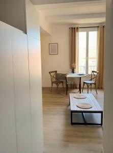 a living room with a table and a dining room at Studio Saint-Rémy-de-Provence centre in Saint-Rémy-de-Provence