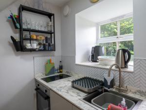 a kitchen with a sink and a window at Snowdonia Eryri Cottage, Moel Siabod in Dolwyddelan