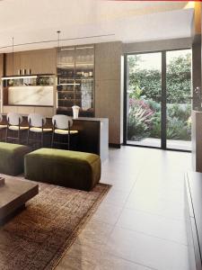 Khu vực ghế ngồi tại Villa Golfinho Luxury