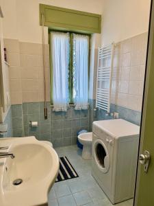 a bathroom with a washing machine and a sink at Casa del Sogno in Ladispoli