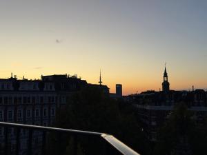 - Vistas al perfil urbano y a la puesta de sol en 181 City View Hamburg, en Hamburgo 40 fotos más