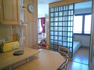 Una cocina o kitchenette en Apartment Le Bois du Bouchet.2