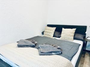Ένα ή περισσότερα κρεβάτια σε δωμάτιο στο LYMA Suites - Studio S66