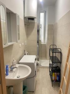 Ένα μπάνιο στο Viale XX settembre 68 +23 φωτογραφίες