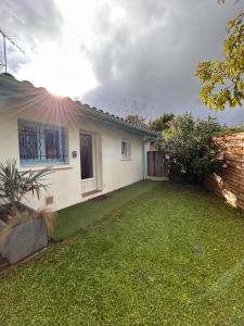 Κήπος έξω από το Charming brand new apartment