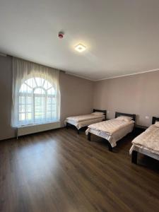 Ένα ή περισσότερα κρεβάτια σε δωμάτιο στο Готель Яр