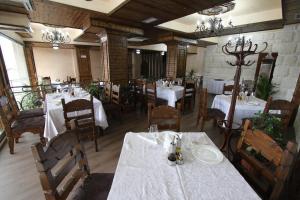 Restaurace v ubytování PANORAMA Rooms Hotel near the Old Bazaar