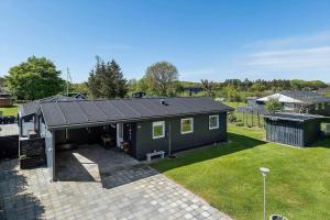 HadsundにあるOH552-Hadsund-Ryttermarken-48の庭の屋根