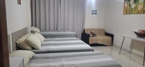 Ένα ή περισσότερα κρεβάτια σε δωμάτιο στο Kitnet compacta e acolhedora