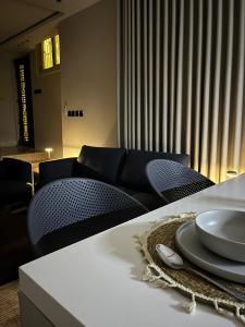 a living room with a table and a couch at شقة أنيقة بغرفتين نوم - الطائف in Taif
