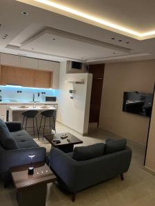 TV a/nebo společenská místnost v ubytování شقة أنيقة بغرفتين نوم - الطائف + 11 fotografií