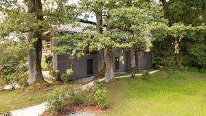 a house with trees in the yard at SeeZeit am Ossiacher See in Bodensdorf