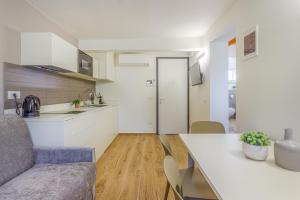 Η κουζίνα ή μικρή κουζίνα στο Corso Adriano 13 - I Portici