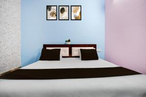 Ένα ή περισσότερα κρεβάτια σε δωμάτιο στο Hotel O Aashirwad Banquet And Restaurant