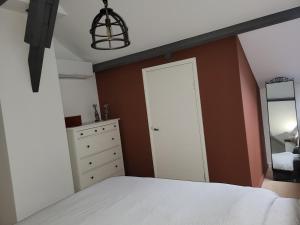 Postel nebo postele na pokoji v ubytování Gastenverblijf Oesj