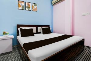 Ένα ή περισσότερα κρεβάτια σε δωμάτιο στο Hotel O Aashirwad Banquet And Restaurant