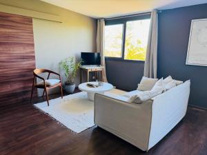 TV a/nebo společenská místnost v ubytování Logement dans un cadre verdoyant