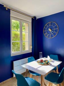 Posezení v ubytování La montagne bleue - Parking privé