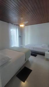 Ένα ή περισσότερα κρεβάτια σε δωμάτιο στο Encantos do Mar Suites