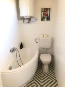 Ένα μπάνιο στο The Bohó Vándor Guesthouse +26 φωτογραφίες