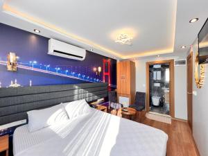 Ένα ή περισσότερα κρεβάτια σε δωμάτιο στο Mamma Marya Hotel