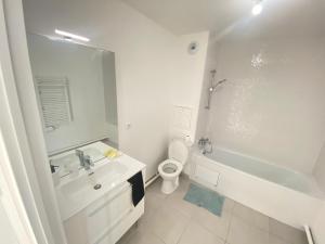 a bathroom with a sink and a toilet and a shower at Appartement T2 cosy au calme in Épinay-sur-Orge