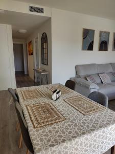 Χώρος καθιστικού στο Apartamento cercano al Metro