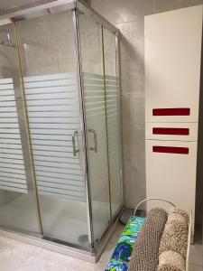 a glass shower with a bench in a bathroom at Mogán Vista Bonita in Mogán