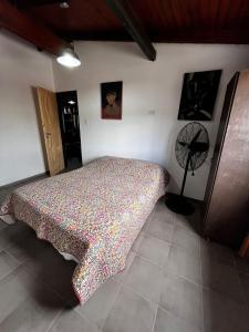 Postel nebo postele na pokoji v ubytování Rincón de los Cerros Colorados