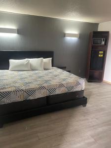 Ένα ή περισσότερα κρεβάτια σε δωμάτιο στο Sands Motel