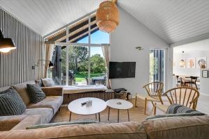 TV a/nebo společenská místnost v ubytování BV227-Blavand-Sonder-Vasevej-44