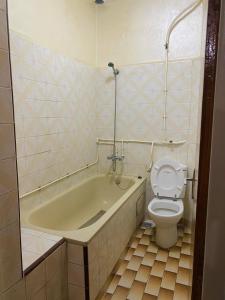 a bathroom with a bath tub and a toilet at Hébergement authentique in Essaouira +2 photos