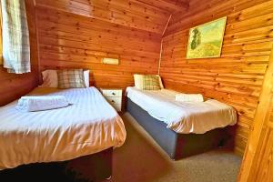 Ένα ή περισσότερα κρεβάτια σε δωμάτιο στο Tor View Lodge with Hot Tub & Sauna - Spa Resort - South Devon +38 φωτογραφίες