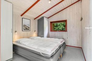 Ένα ή περισσότερα κρεβάτια σε δωμάτιο στο BV420-Blavand-Gronnevaenget-3