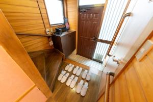 an overhead view of a room with a group of white cups at Matsubara Station 2 minutes Shinjuku, Shibuya 15 minutes Pure Japanese style house where you can feel the seasons Maximum 6 people rent a house Quiet house in Tokyo +69 photos