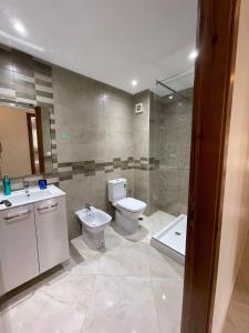 Ένα μπάνιο στο Boanan Mandar +6 φωτογραφίες