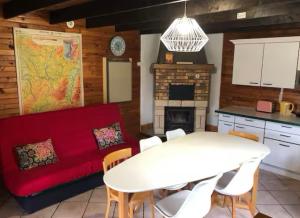 Η κουζίνα ή μικρή κουζίνα στο Chalet avec étang pleine nature