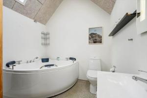 Ένα μπάνιο στο 1196-Ringkobing-Sivsangervej-24 +35 φωτογραφίες