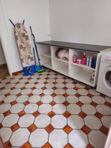 a laundry room with a washing machine and a tiled floor at Villa IXORA- piscine privée, vue montagne, calme absolu proche plages in Trois-Rivières