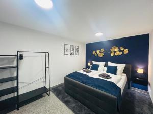 Postel nebo postele na pokoji v ubytování Luxx Home Ulm-Jungingen, Modern, Küche, Parken