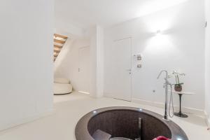 a bathroom with a tub in the middle of a room at BreraPrivata - appartamento con giardino e spa ad uso esclusivo - Milano in Milan +45 photos
