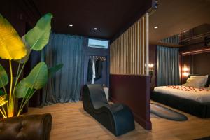 Postel nebo postele na pokoji v ubytování Luxury Love Room - Balneo - Cinema + 29 fotografií