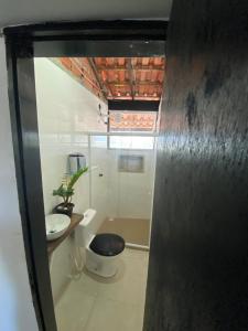 Ένα μπάνιο στο Apartmento com vista pro mar Praia das Dunas