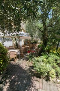 Vonkajšia záhrada v ubytovaní Hotel Serenella