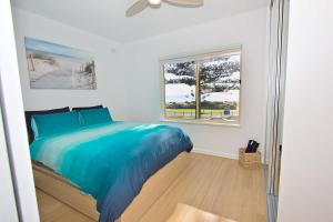Ένα ή περισσότερα κρεβάτια σε δωμάτιο στο Beachfront self contained upstairs apartment