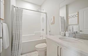 Gallery image of Luxury townhome in lake country in Lake Country