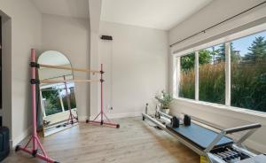 Gallery image of Luxury townhome in lake country in Lake Country