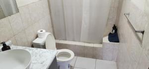 a bathroom with a toilet and a sink and a shower at Apartamento Reforma Ciudad de Guatemala in Guatemala