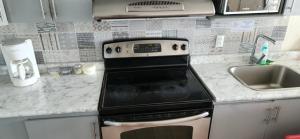 a kitchen with a stove and a sink at Apartamento Reforma Ciudad de Guatemala in Guatemala