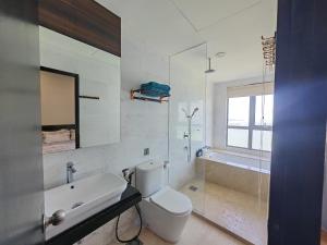 Ένα μπάνιο στο Silverscape , Seaview Melaka Raya